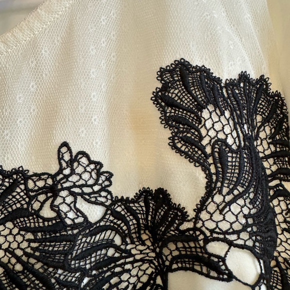 Talbots cream blouse long sleeve - Picture 3 of 5